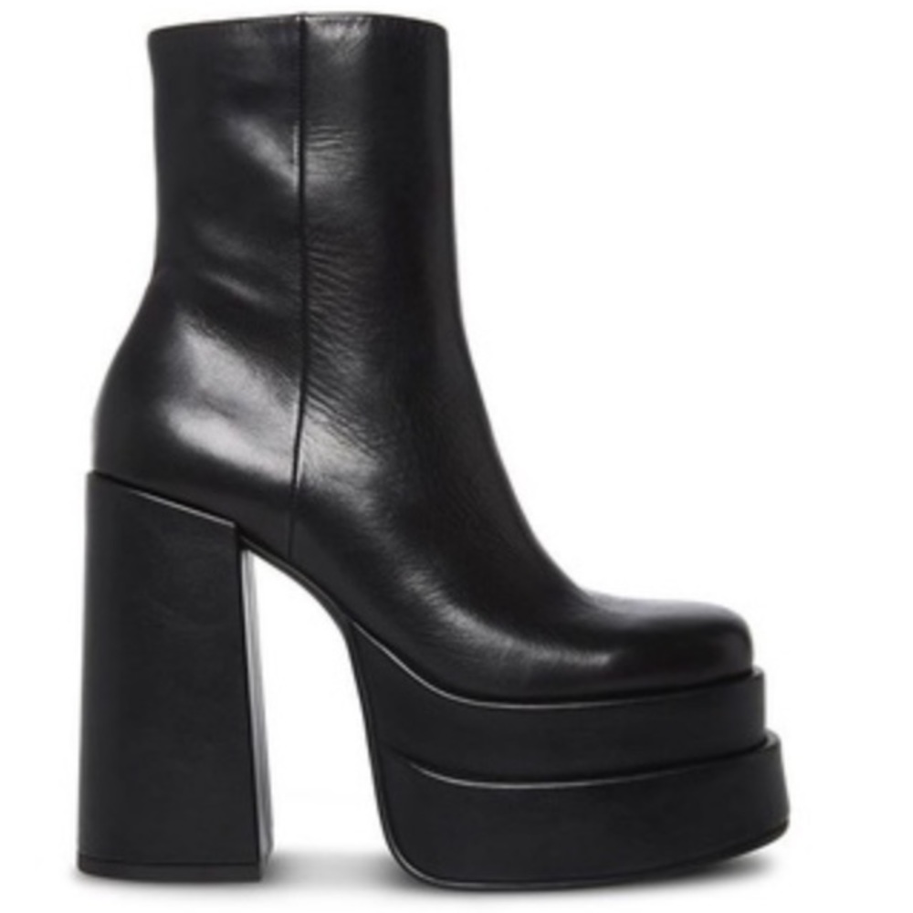 Steve Madden Cobra Black
